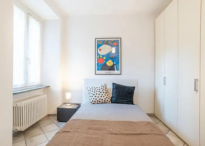 Guesthost - Cosy 200m From Como-borghi Station Appartement *