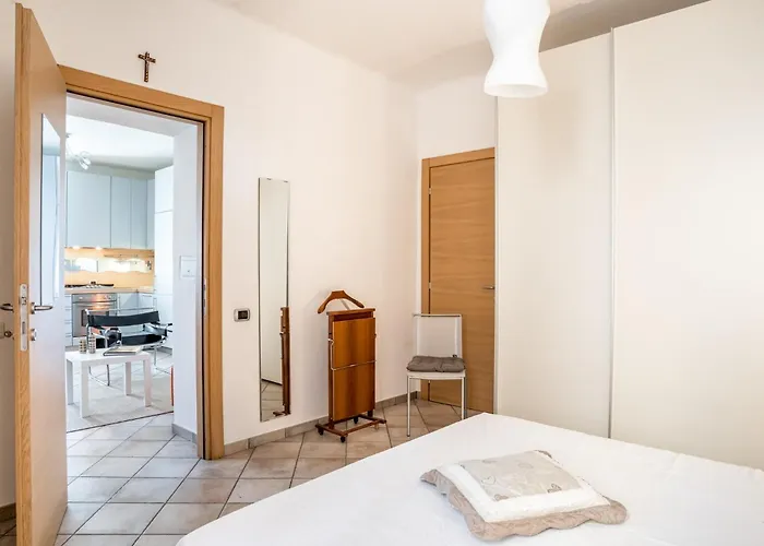 Guesthost - Cosy 200m From Como-borghi Station Appartement Como