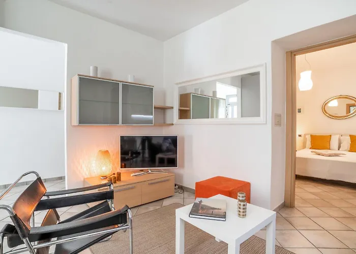 Guesthost - Cosy 200m From Como-borghi Station Appartement Como