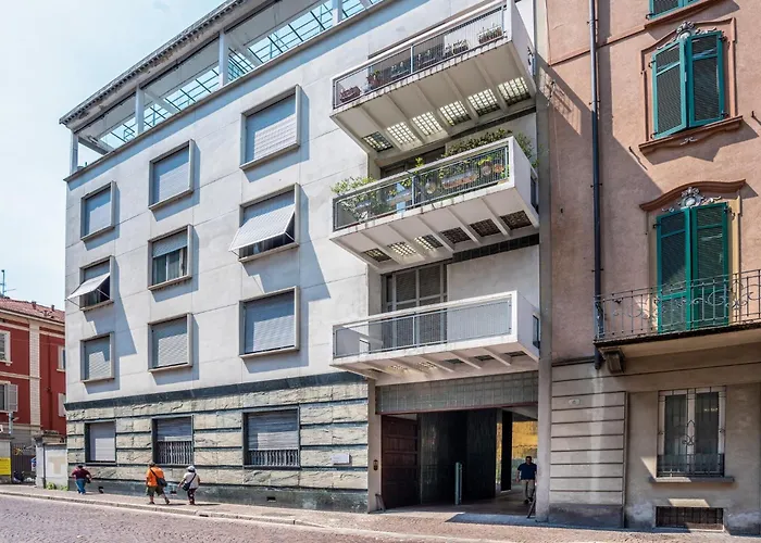 Appartement Guesthost - Cosy 200m From Como-borghi Station Como