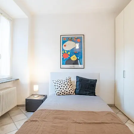 Guesthost - Cosy 200m From Como-borghi Station Apartamento *