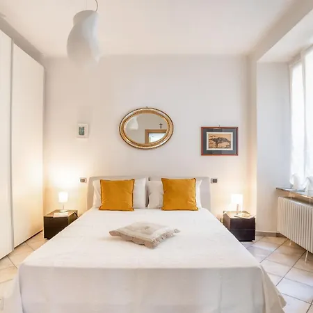 Apartamento Guesthost - Cosy 200m From Como-borghi Station Como