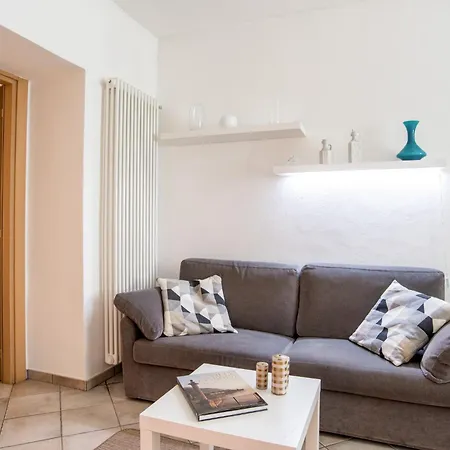 Guesthost - Cosy 200m From Como-borghi Station Como