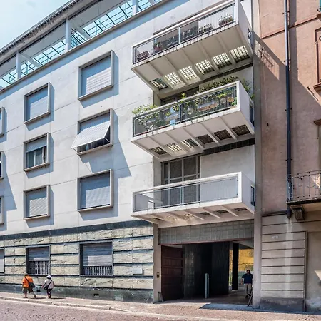 Apartamento Guesthost - Cosy 200m From Como-borghi Station Como